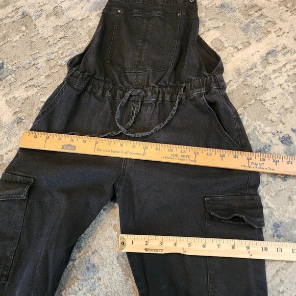 Almost Famous Black Stretch Denim Jogger Cargo Overalls. Size Large - Picture 14 of 16